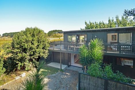 Photo of property in 138 Blue Pacific Parade, Riversdale Beach, Masterton, 5872