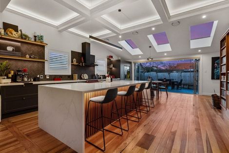 Photo of property in 127 Hargest Crescent, Saint Clair, Dunedin, 9012