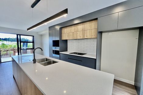 Photo of property in 9 Resnik Crescent, Kumeu, 0810