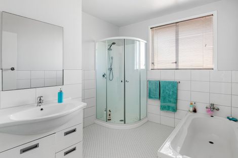 Photo of property in 40 Roretana Drive, Athenree, Katikati, 3177