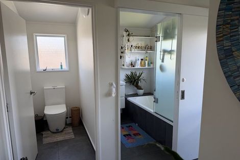 Photo of property in 2 Hanui Place, Massey, Auckland, 0614