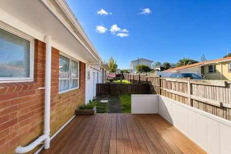 Photo of property in 1/10 Ballater Place, Highland Park, Auckland, 2010
