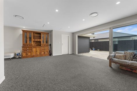 Photo of property in 16 Ivy Lane, Kelvin Grove, Palmerston North, 4414