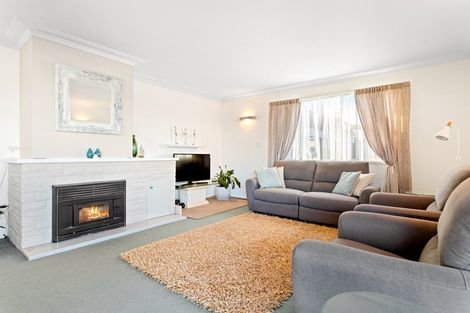 Photo of property in 6 Colwill Road, Massey, Auckland, 0614