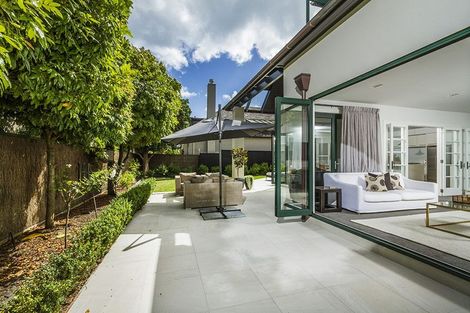 Photo of property in 2/16 Clifton Road, Hauraki, Auckland, 0622