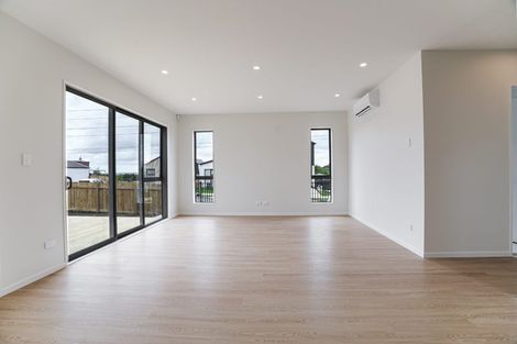 Photo of property in 37 Horokaka Street, Massey, 0614