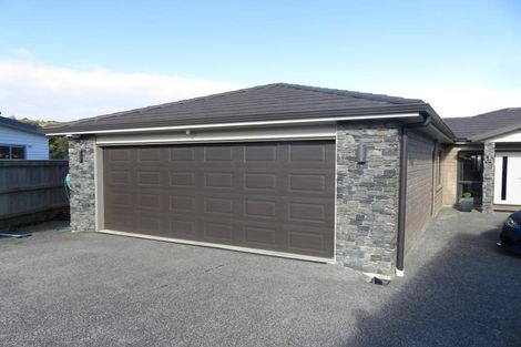 Photo of property in 32 Mervyn Kemp Drive, Tawa, Wellington, 5028