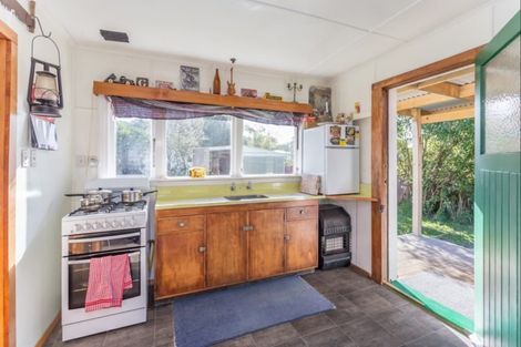 Photo of property in 18 Punga Street, Tangimoana, 4822