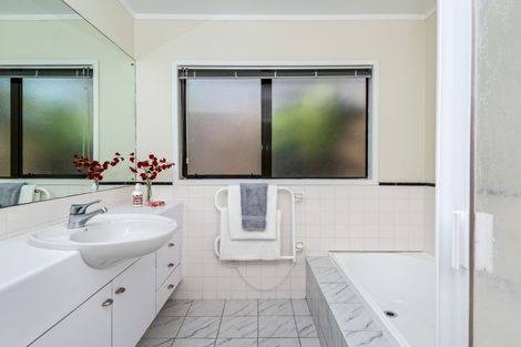 Photo of property in 2/87 Clovelly Road, Bucklands Beach, Auckland, 2012