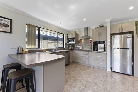 Photo of property in 25 Geneva Terrace, Kelvin Grove, Palmerston North, 4414