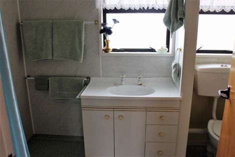 Photo of property in 6 Coach Court, Cromwell, 9310