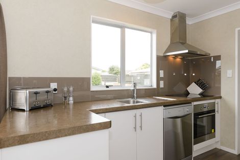 Photo of property in 6 Lyndale Place, Kelvin Grove, Palmerston North, 4414