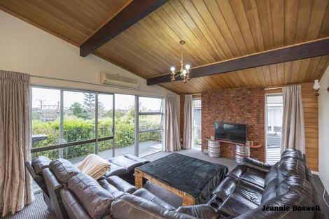 Photo of property in 417 Aokautere Drive, Aokautere, Palmerston North, 4471
