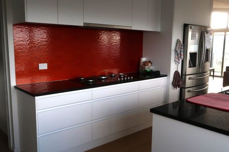 Photo of property in 11 Cromwell Point, Newlands, Wellington, 6037