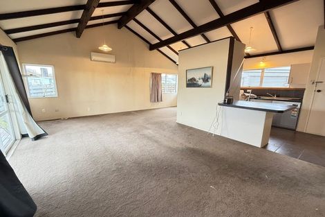 Photo of property in 115 Middle Road, Havelock North, 4130