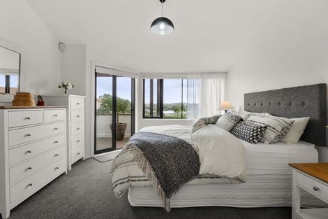 Photo of property in 10/8 Tobago Place, Sunnynook, Auckland, 0620