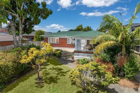 Photo of property in 11 Kingdale Road, Henderson, Auckland, 0610