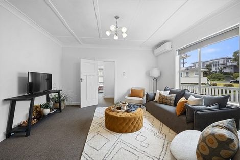 Photo of property in 14 Calvert Road, Moturoa, New Plymouth, 4310
