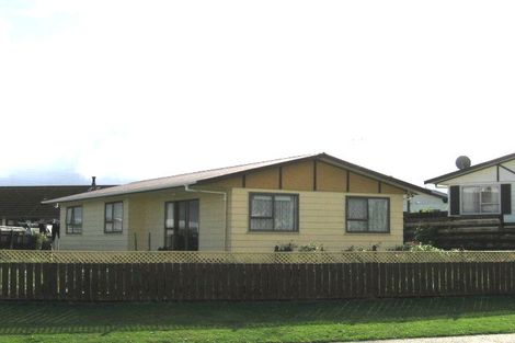 Photo of property in 75 Horokiwi Road West, Newlands, Wellington, 6037