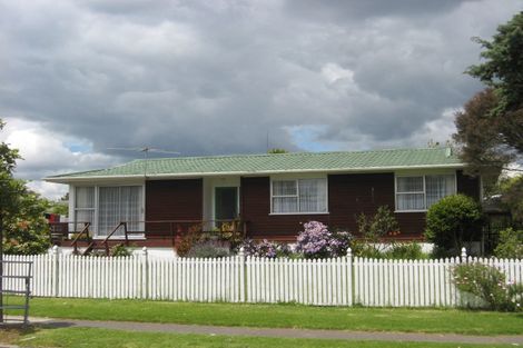 Photo of property in 8 Burbank Avenue, Manurewa, Auckland, 2102