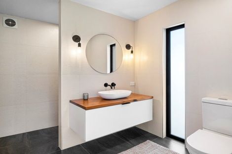 Photo of property in 121a Oceanview Road, Mount Maunganui, 3116