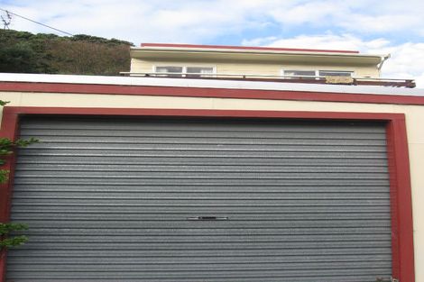 Photo of property in 2/16 Robertson Street, Owhiro Bay, Wellington, 6023