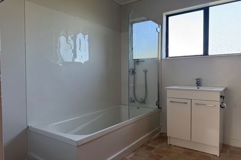 Photo of property in 26b Cheltenham Terrace, Newlands, Wellington, 6037