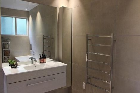 Photo of property in 2/18 Waipa Street, Birkenhead, Auckland, 0626