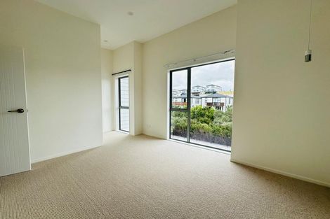 Photo of property in 39 Lawson Creek Street, Massey, Auckland, 0614