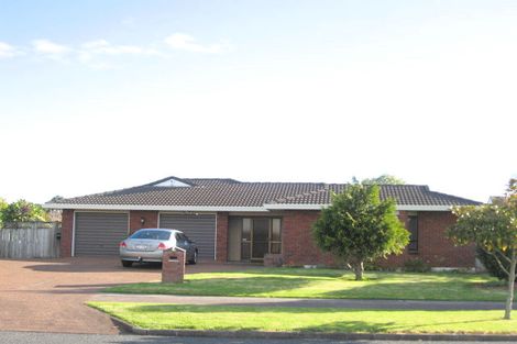 Photo of property in 32 Charles Prevost Drive, The Gardens, Auckland, 2105