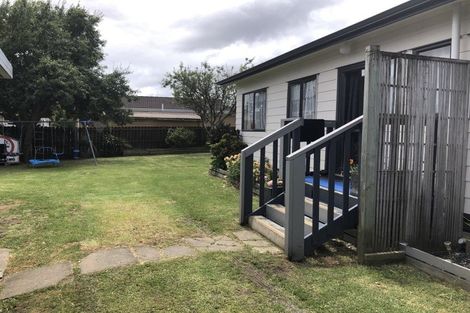 Photo of property in 13a Etherton Drive, Weymouth, Auckland, 2103