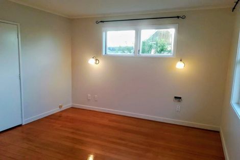 Photo of property in 2a Waller Avenue, Bucklands Beach, Auckland, 2012