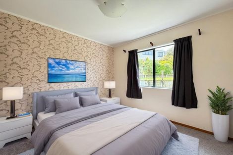 Photo of property in 3 Tamworth Crescent, Newlands, Wellington, 6037