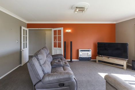 Photo of property in 23 Greenwood Place, Fitzherbert, Palmerston North, 4410