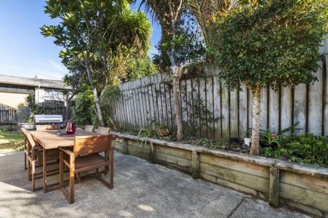 Photo of property in 108b Colwill Road, Massey, Auckland, 0614