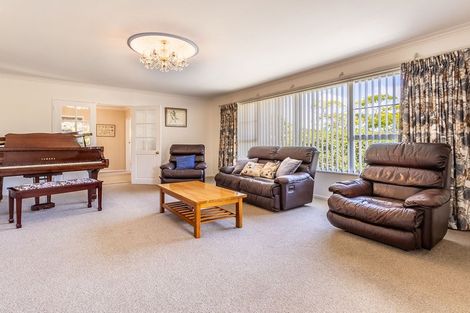 Photo of property in 10 Rosebank Grove, Waikanae, 5036