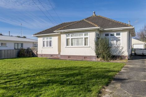 Photo of property in 74 Queenwood Road, Levin, 5510