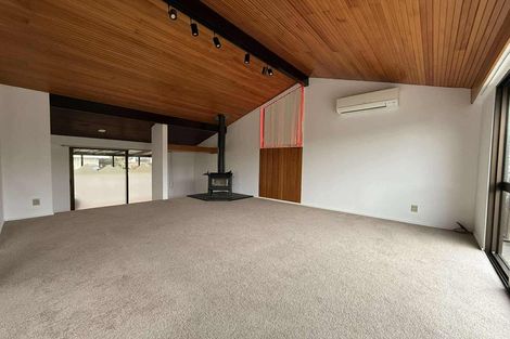 Photo of property in 27 Rembrandt Avenue, Tawa, Wellington, 5028