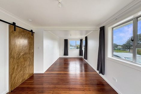 Photo of property in 14 Egmont Street, Castlecliff, Whanganui, 4501