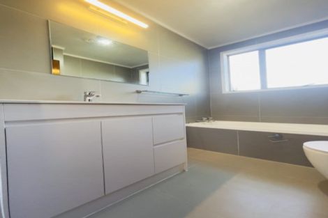 Photo of property in 52 Hope Farm Avenue, Pakuranga Heights, Auckland, 2010