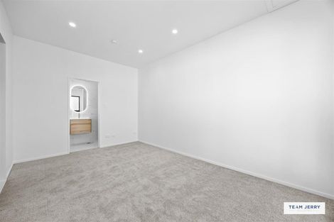 Photo of property in 30 Whare Kauri Road, Papakura, 2110