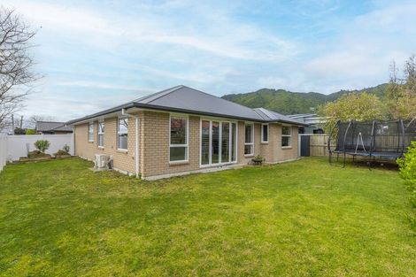Photo of property in 27 Parata Street, Waikanae, 5036