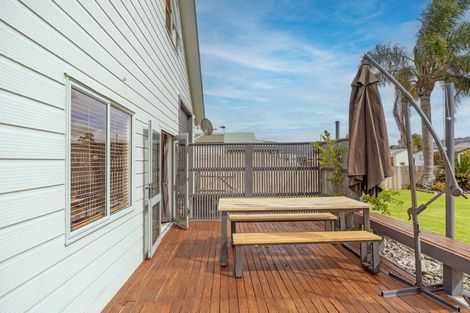 Photo of property in 17 Endeavour Close, Whitianga, 3510