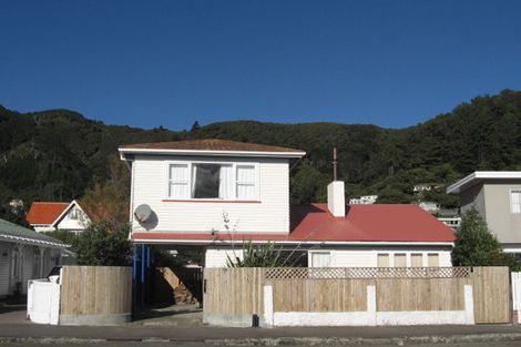 Photo of property in 15 Marine Parade, Eastbourne, Lower Hutt, 5013