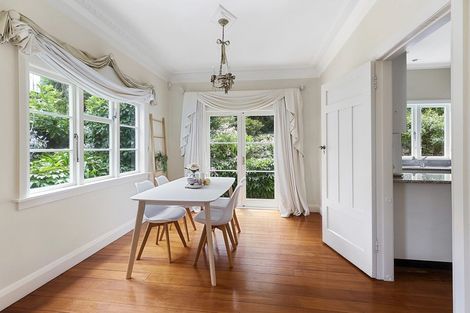 Photo of property in 33 Tio Tio Road, Miramar, Wellington, 6022