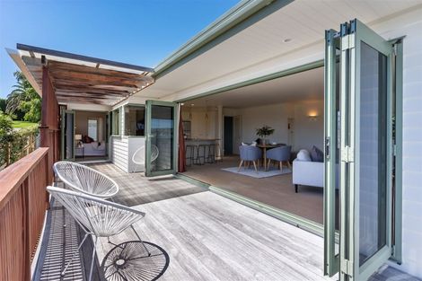 Photo of property in 35 Tindalls Bay Road, Tindalls Beach, Whangaparaoa, 0930