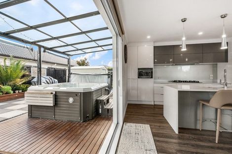 Photo of property in 17 Walter Ruddock Avenue, Kumeu, 0810