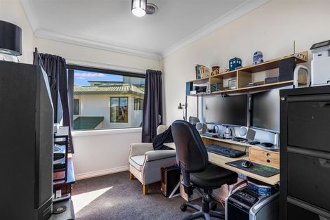 Photo of property in 2 Seascape View, Paremata, Porirua, 5024