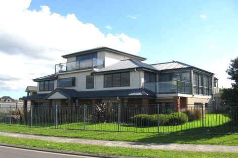 Photo of property in 18 Waikura Drive, Te Atatu Peninsula, Auckland, 0610