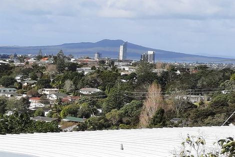 Photo of property in 321 Glenfield Road, Glenfield, Auckland, 0629